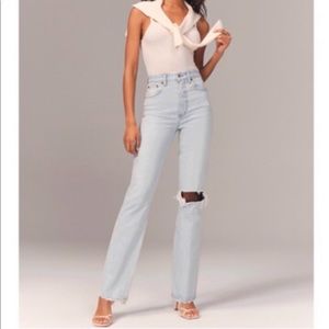 NWT Abercrombie and Fitch The 90’s relaxed Jeans ultra high-rise size 27/4S